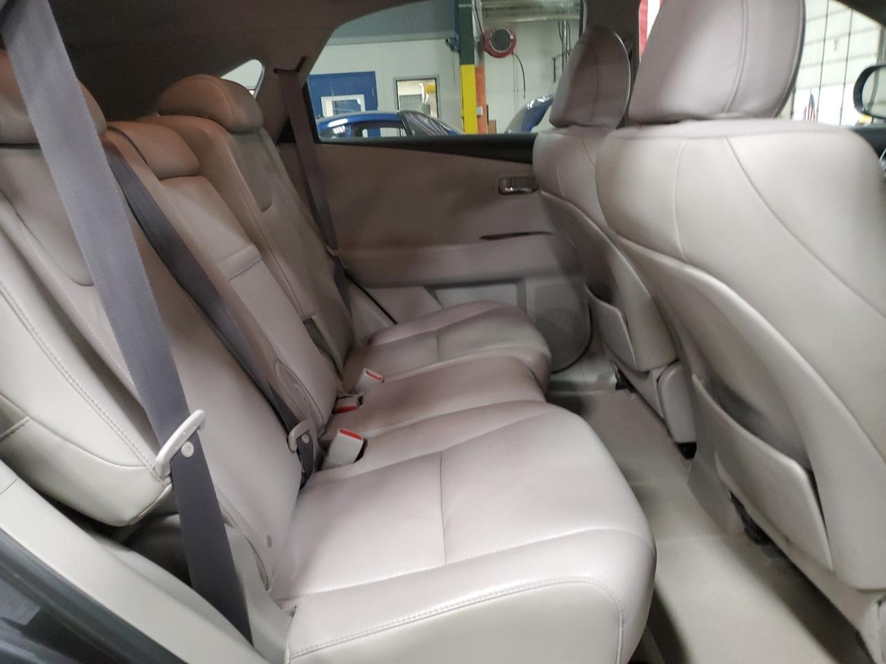 2010 Lexus RX - Image 11