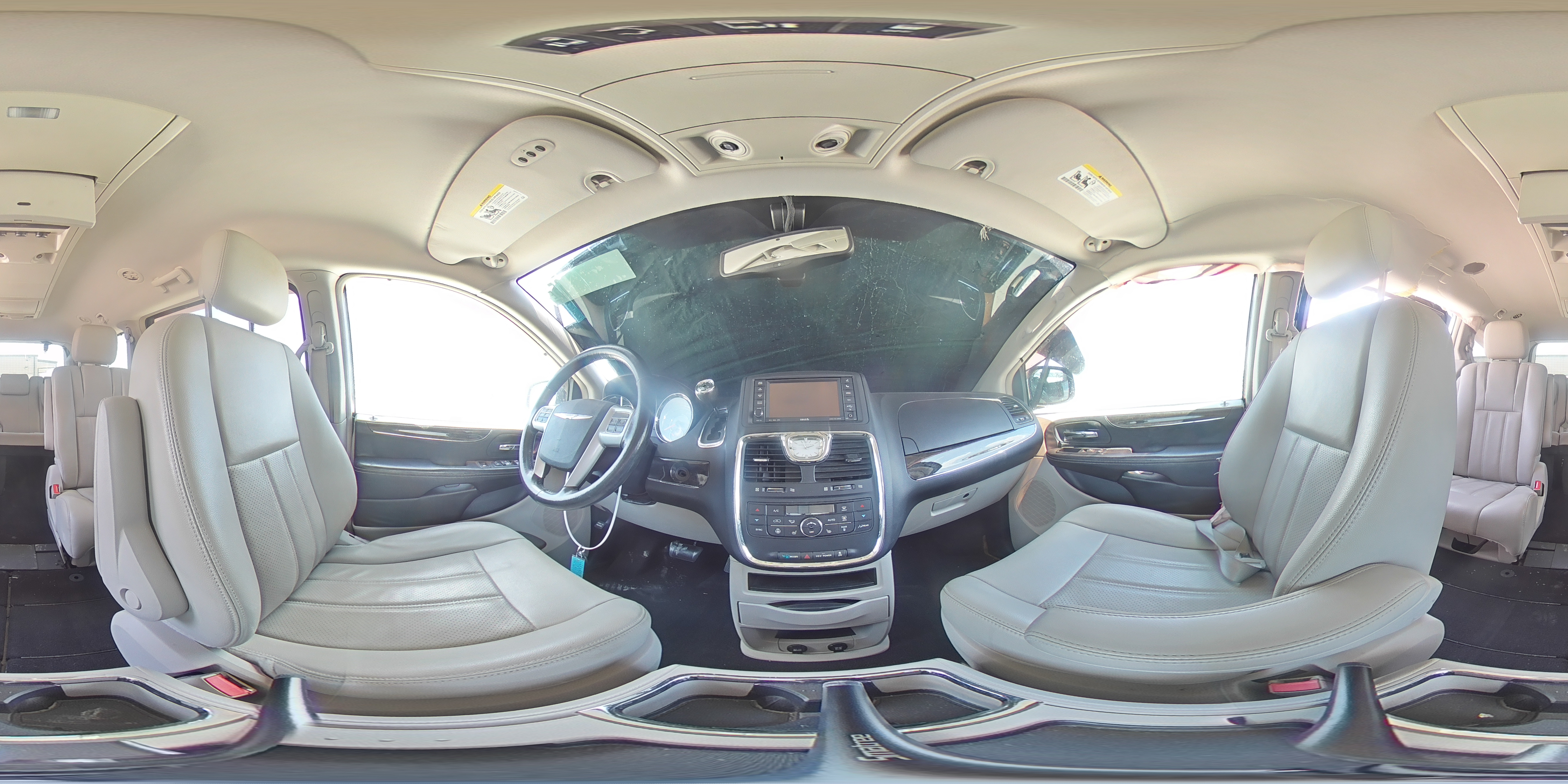 2013 Chrysler Town & Country - Image 13