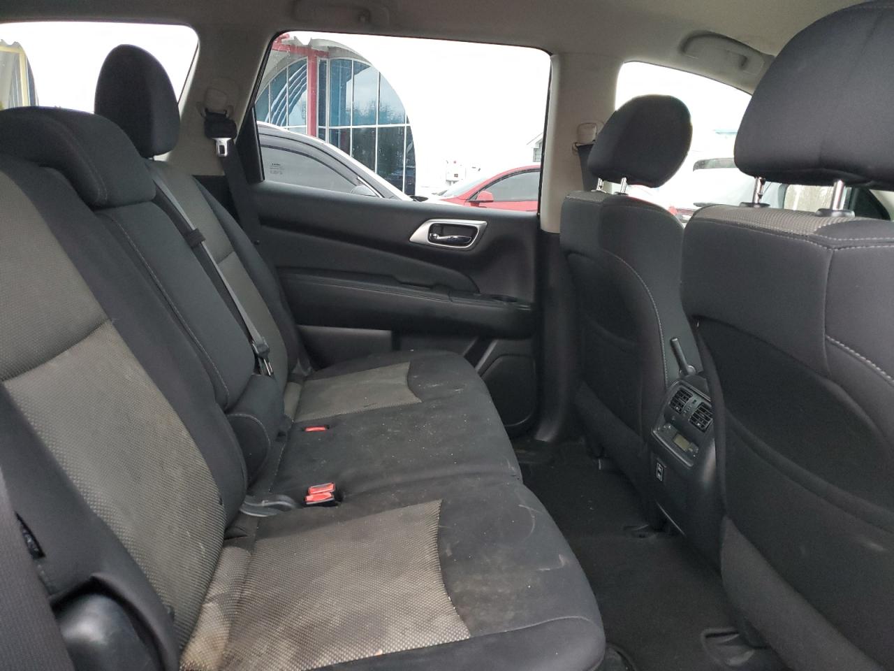 2018 Nissan Pathfinder - Image 11