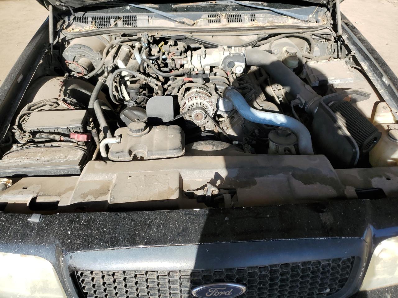 2005 Ford Crown Victoria - Image 11