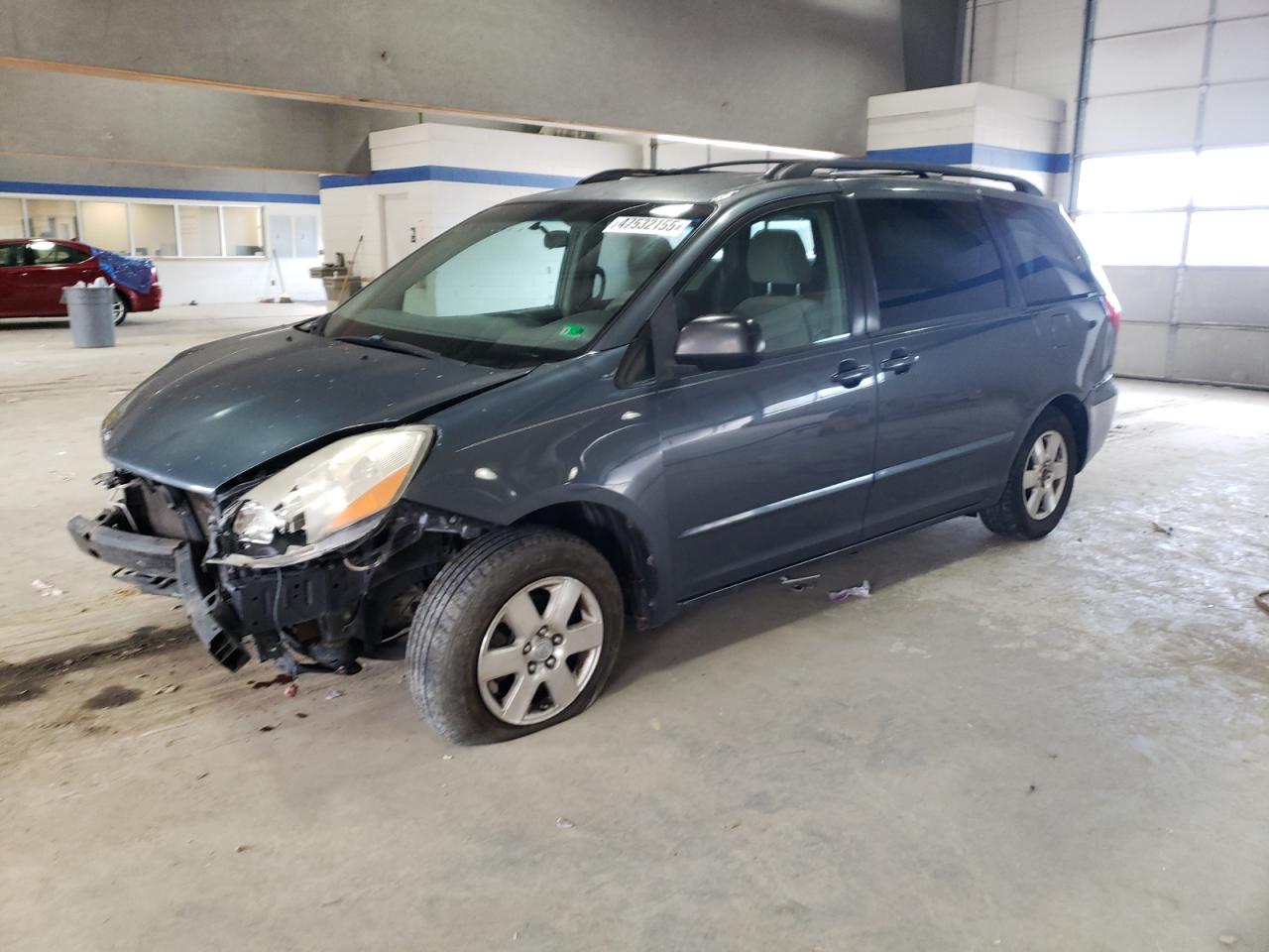 2009 Toyota Sienna - Image 1