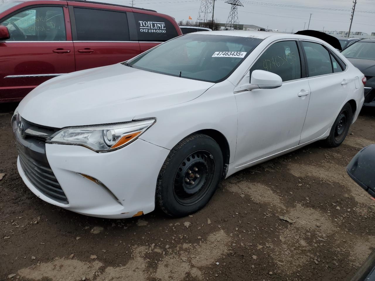 2015 Toyota Camry Hybrid for Sale in Elgin, IL - Front End