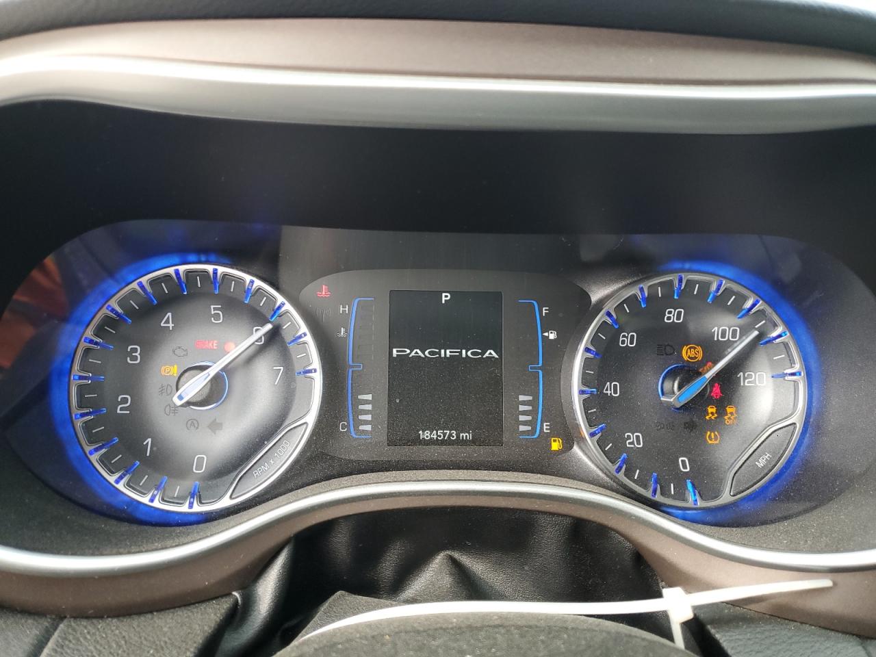2019 Chrysler Pacifica - Image 9