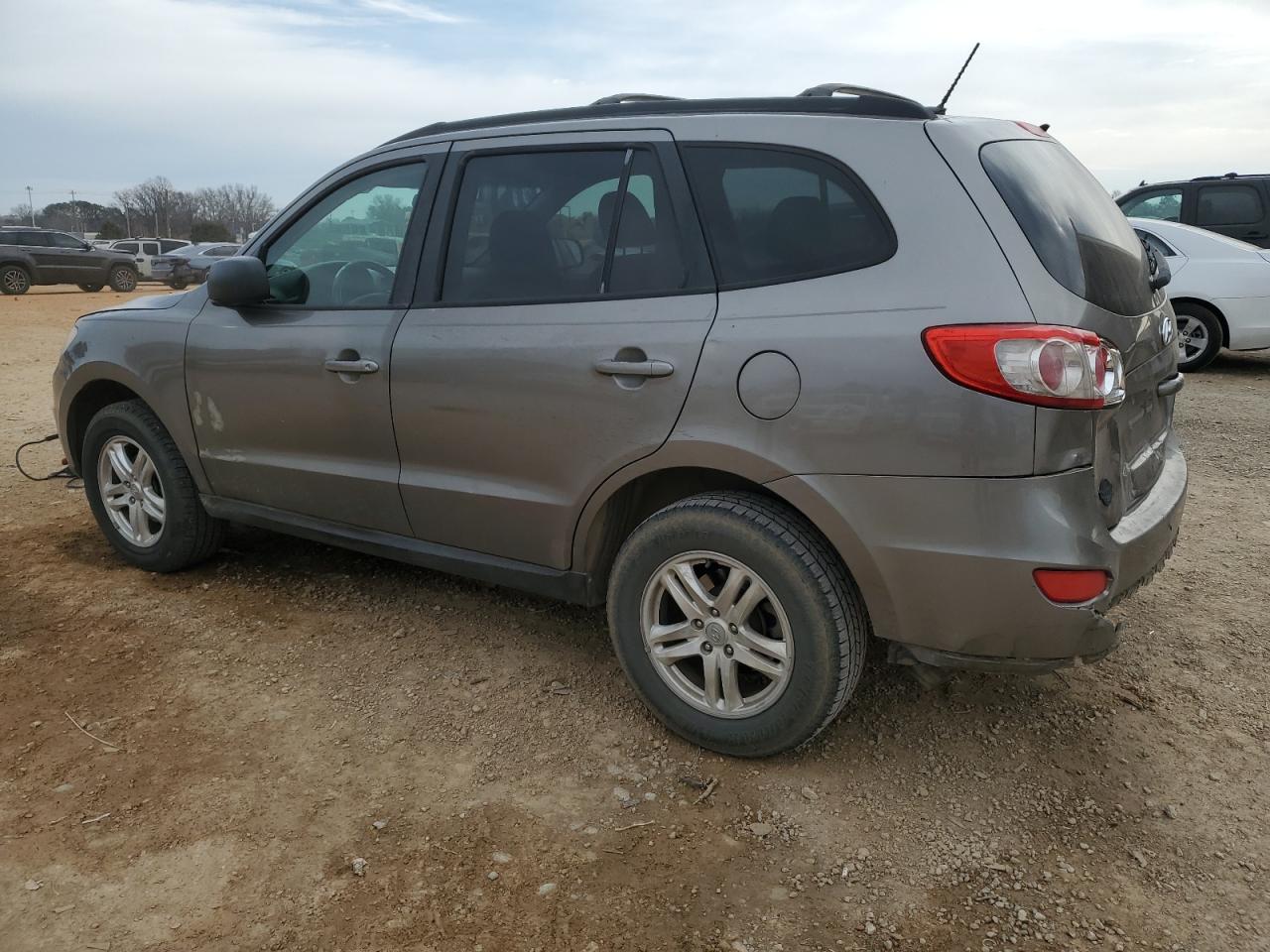 2012 Hyundai Santa Fe - Image 2