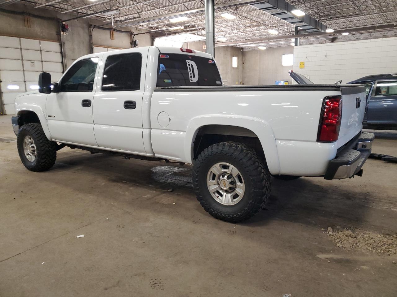 2007 Chevrolet Silverado - Image 2