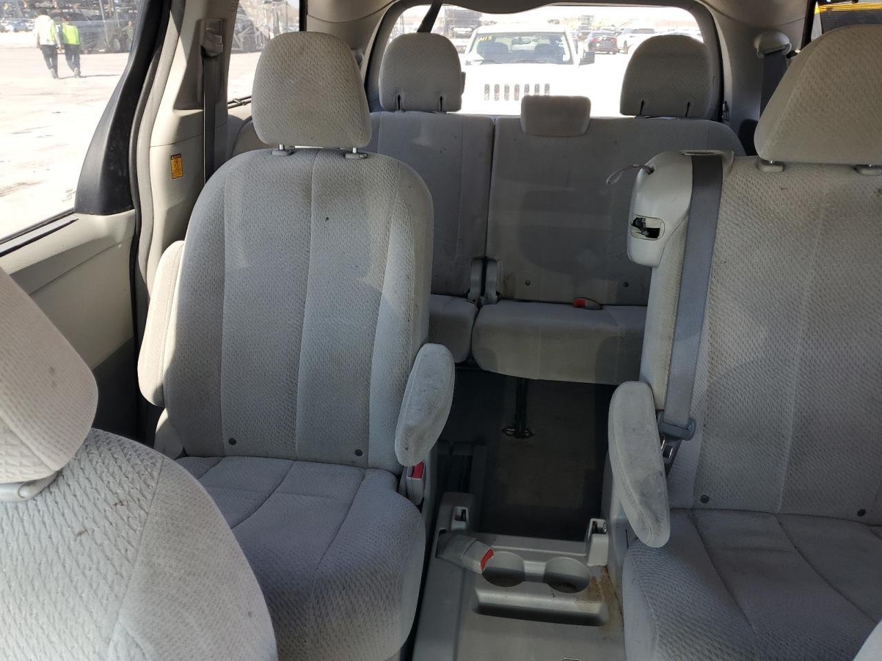 2011 Toyota Sienna - Image 10