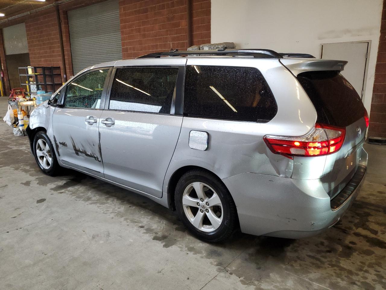2017 Toyota Sienna - Image 2