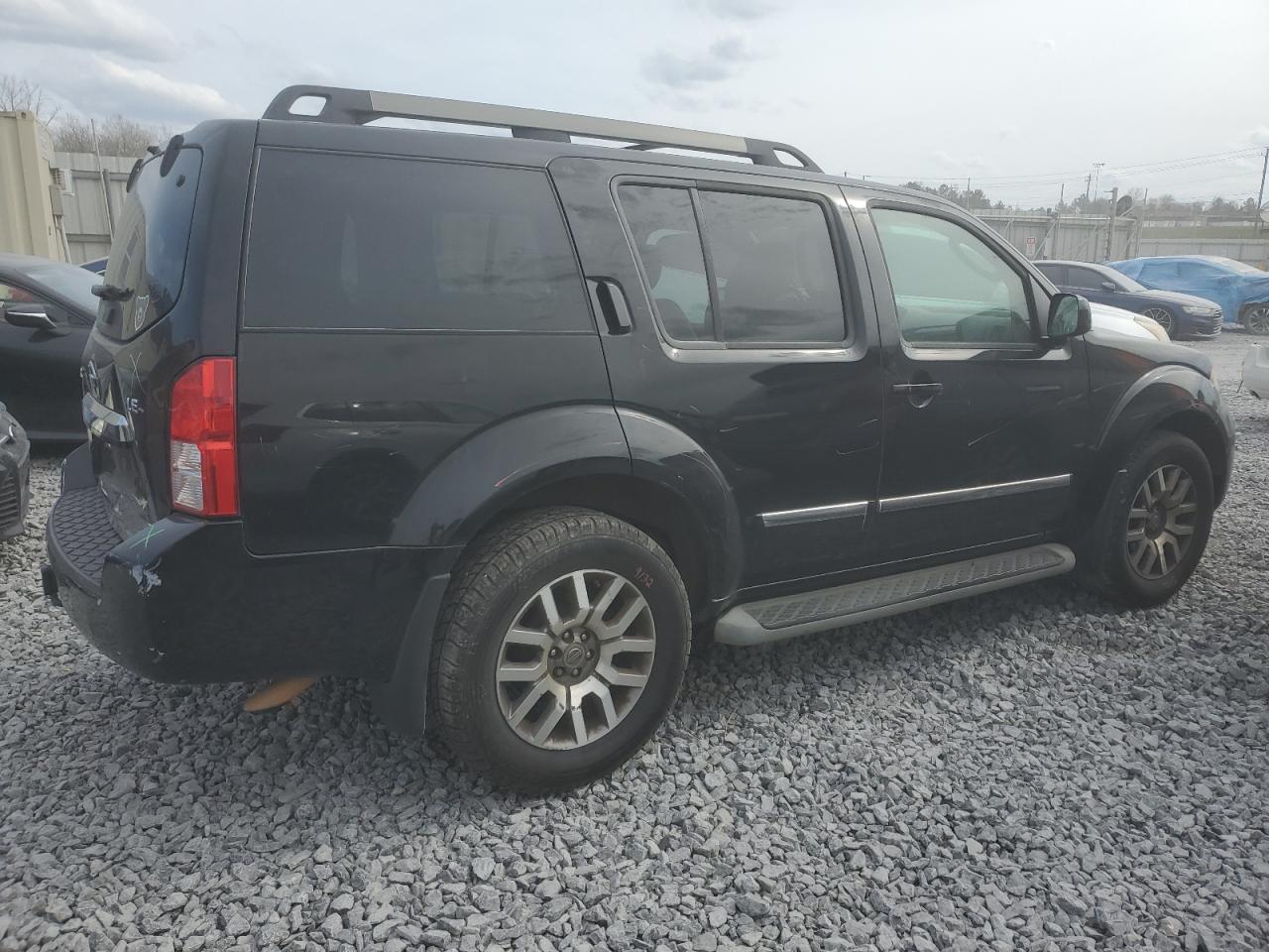 2010 Nissan Pathfinder - Image 3