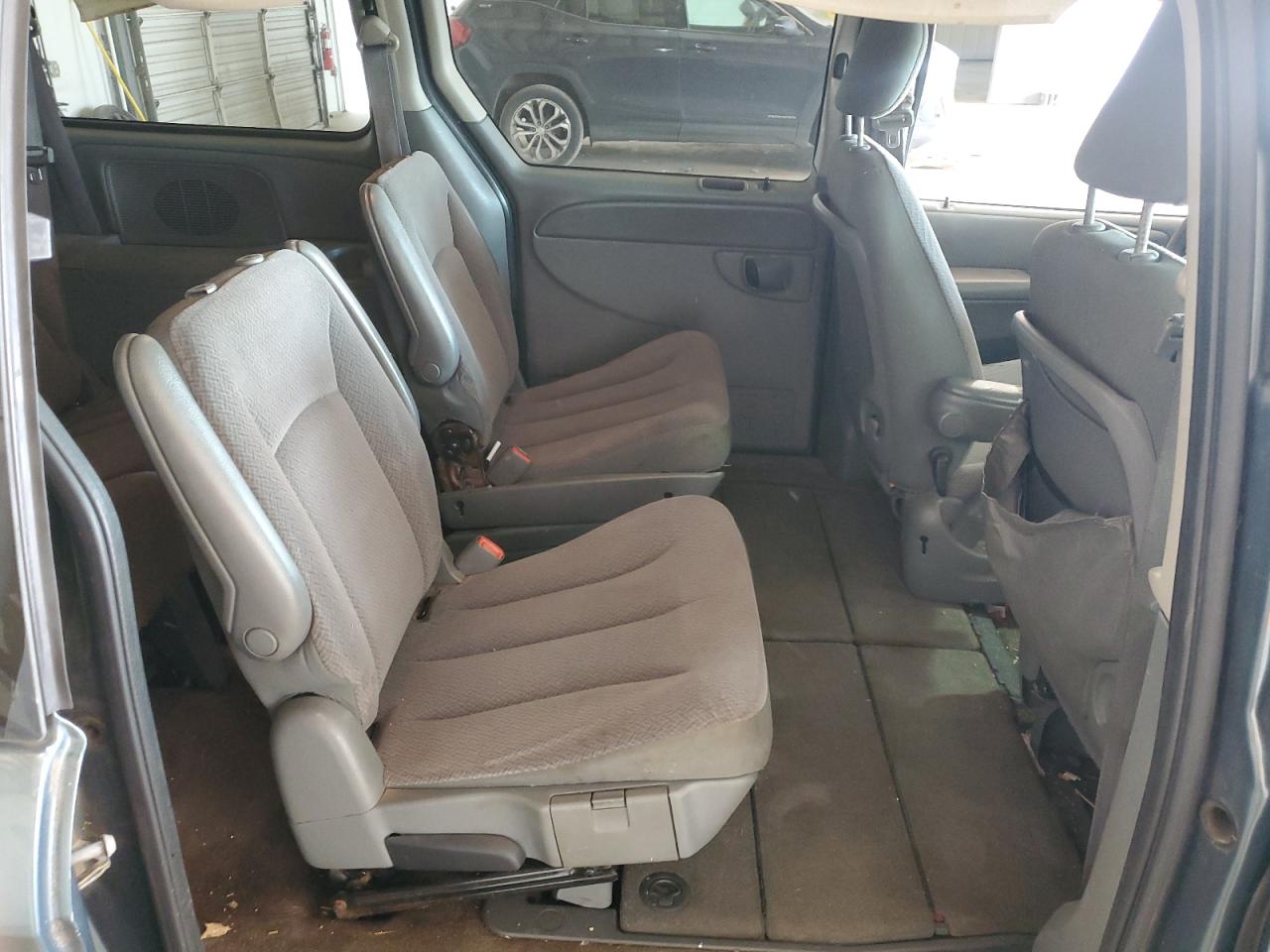 2007 Chrysler Town & Country - Image 11