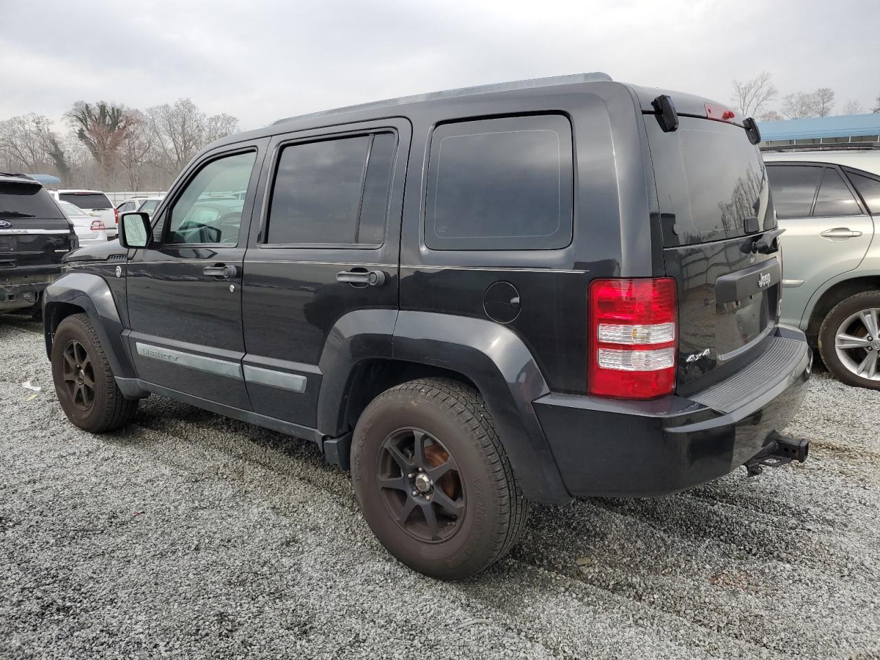 2010 Jeep Liberty (North America) - Image 2