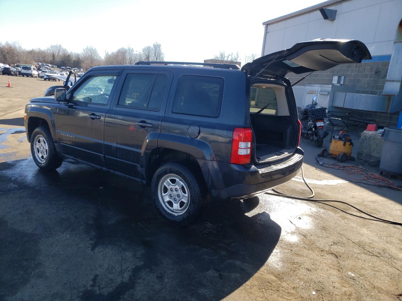 2016 Jeep Liberty (Patriot) - Image 2