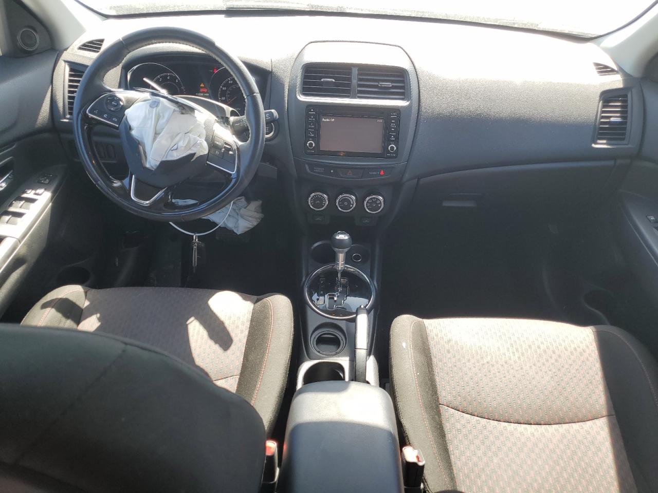 2017 Mitsubishi Outlander - Image 8
