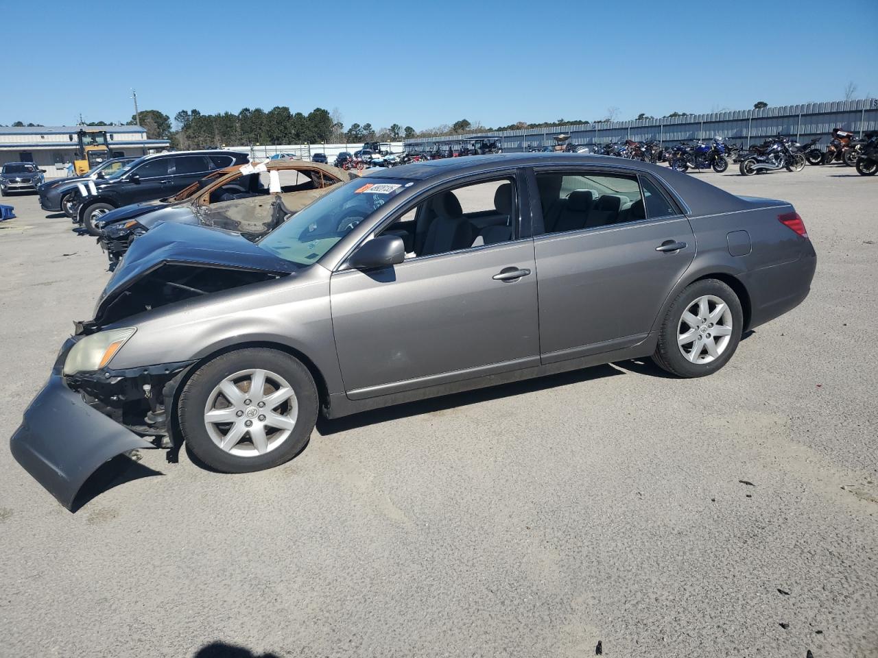 2005 Toyota Avalon Xl for Sale in Harleyville, SC - Front End