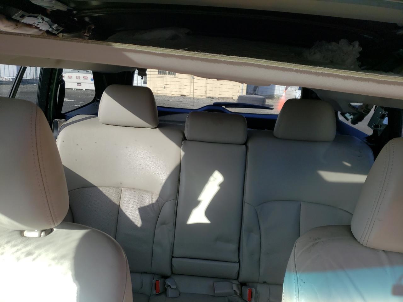 2011 Subaru Outback - Image 10
