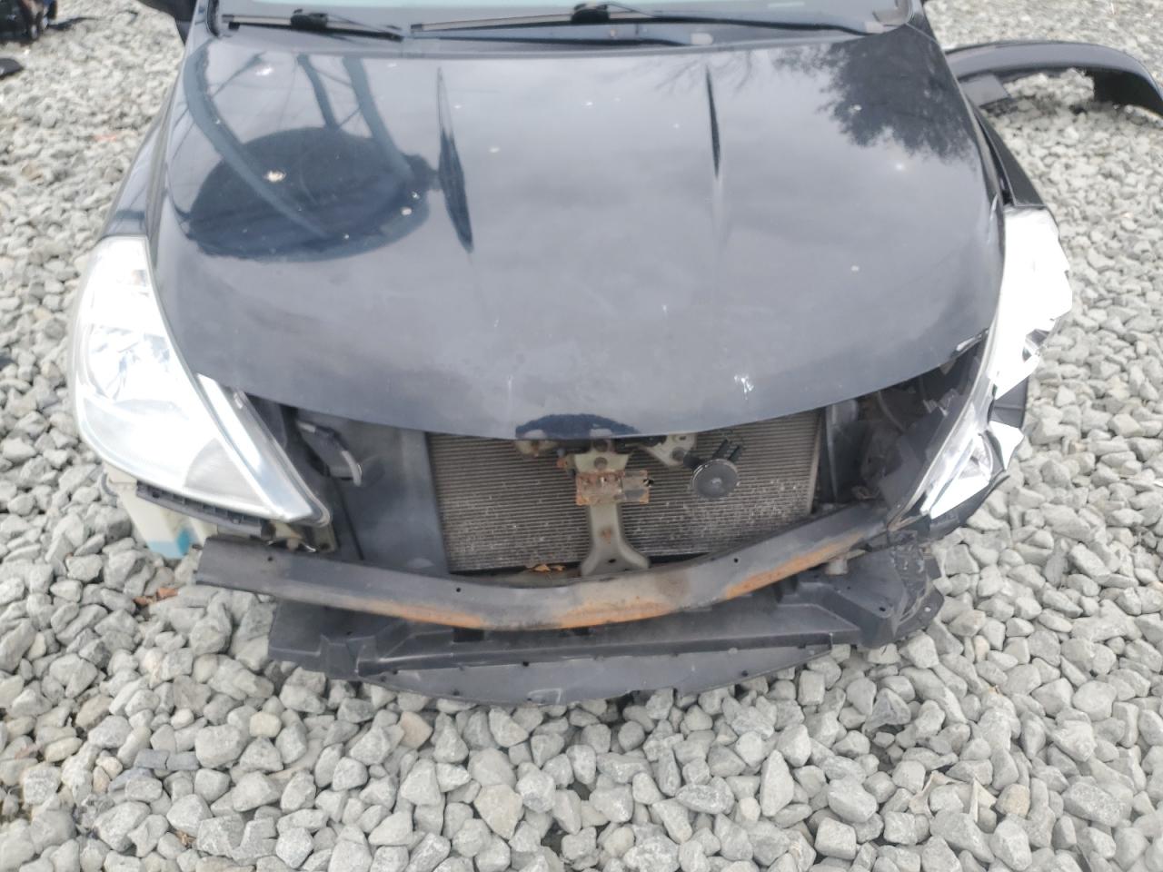 2011 Nissan Versa - Image 12