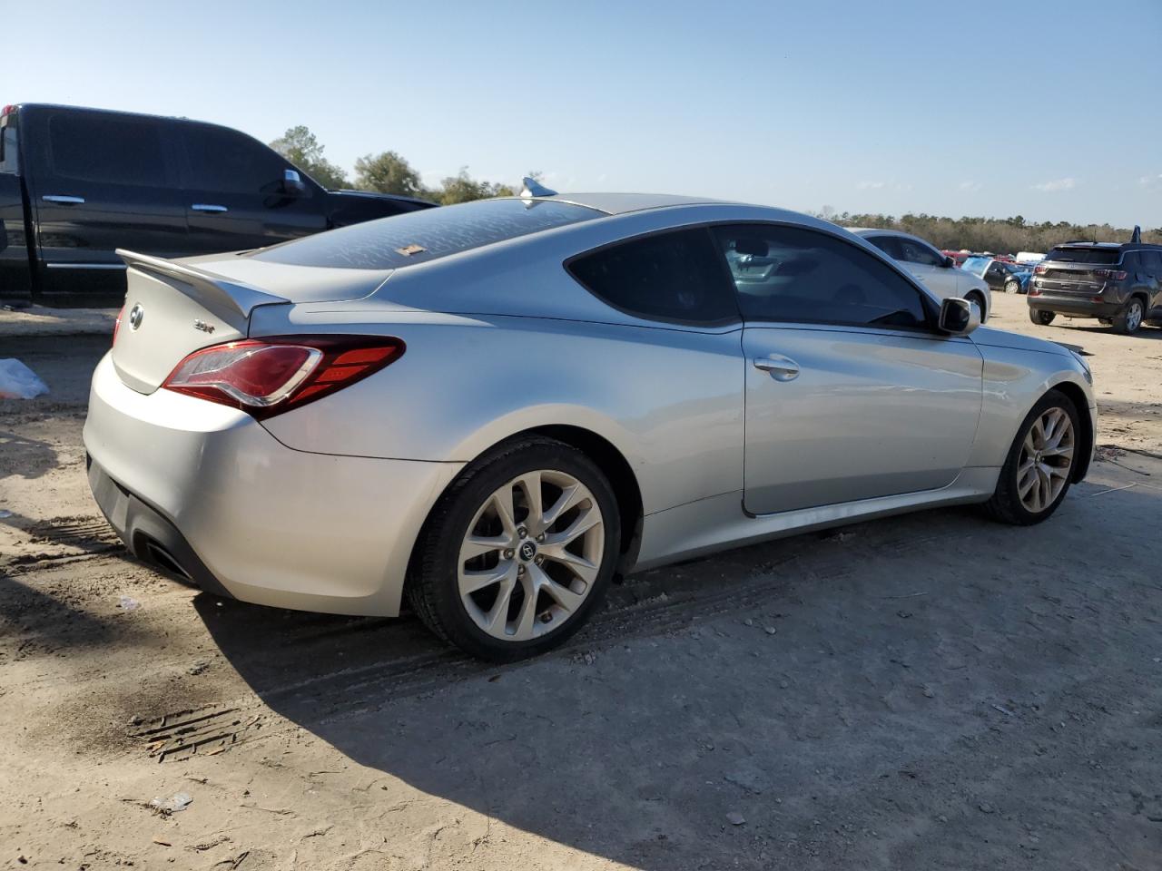 2013 Hyundai Genesis - Image 3