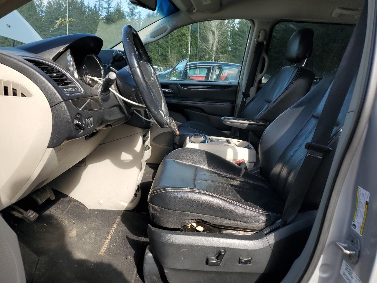 2012 Chrysler Town & Country - Image 7
