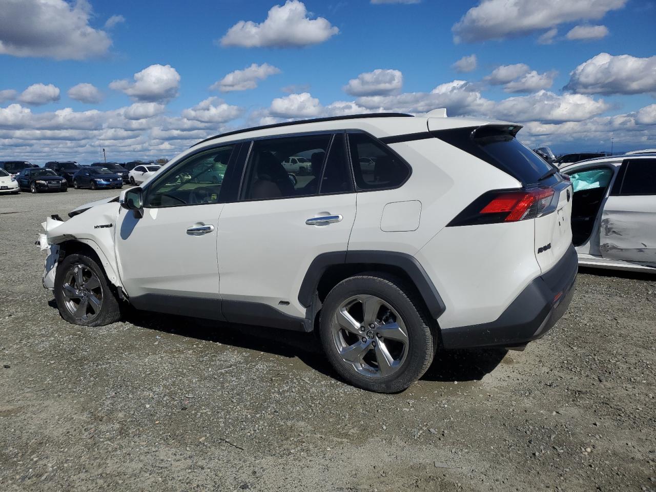 2019 Toyota RAV 4 - Image 2