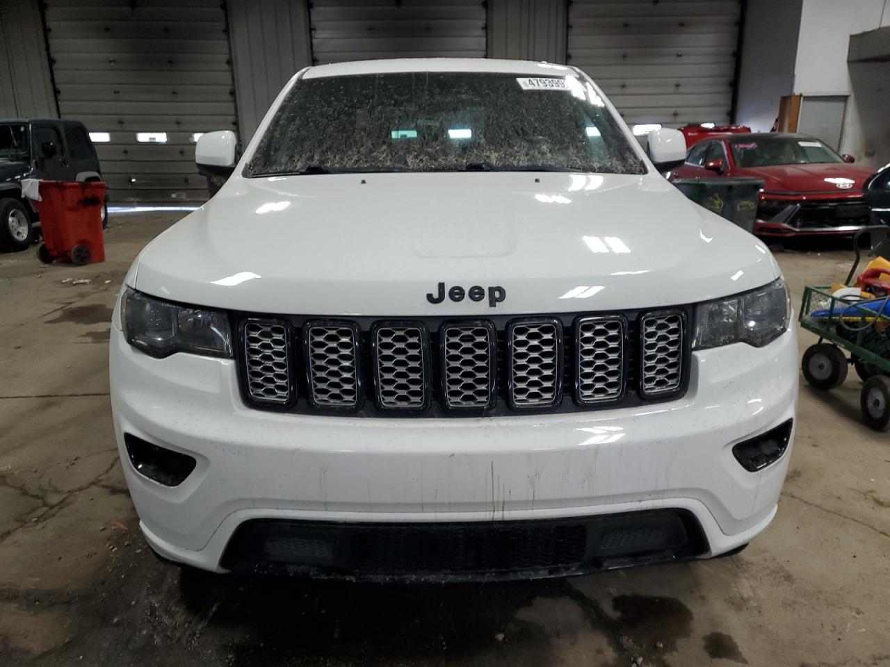 2017 Jeep Grand Cherokee - Image 5