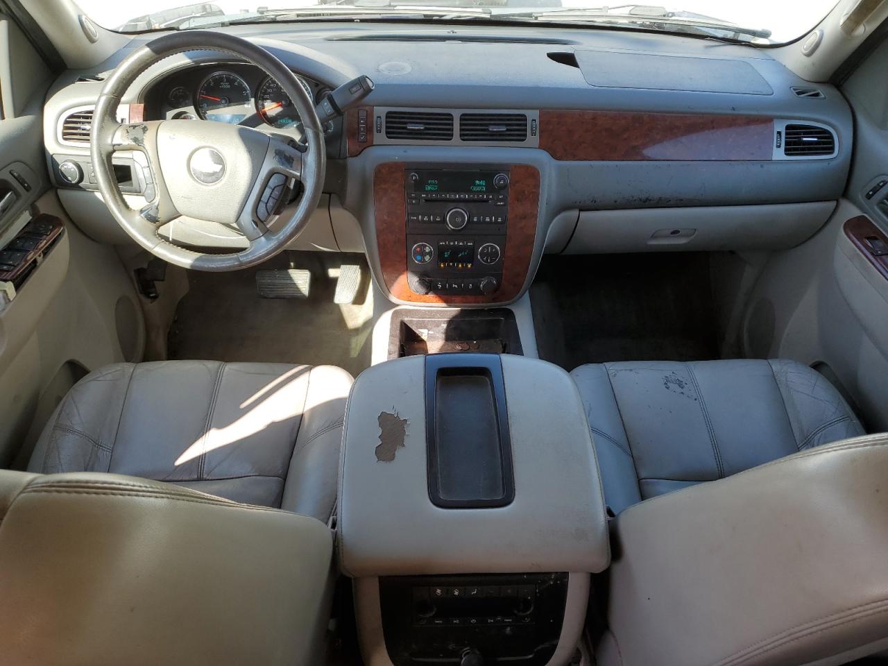 2014 Chevrolet Suburban - Image 8
