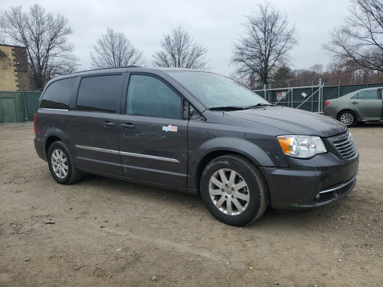 2016 Chrysler Town & Country - Image 4