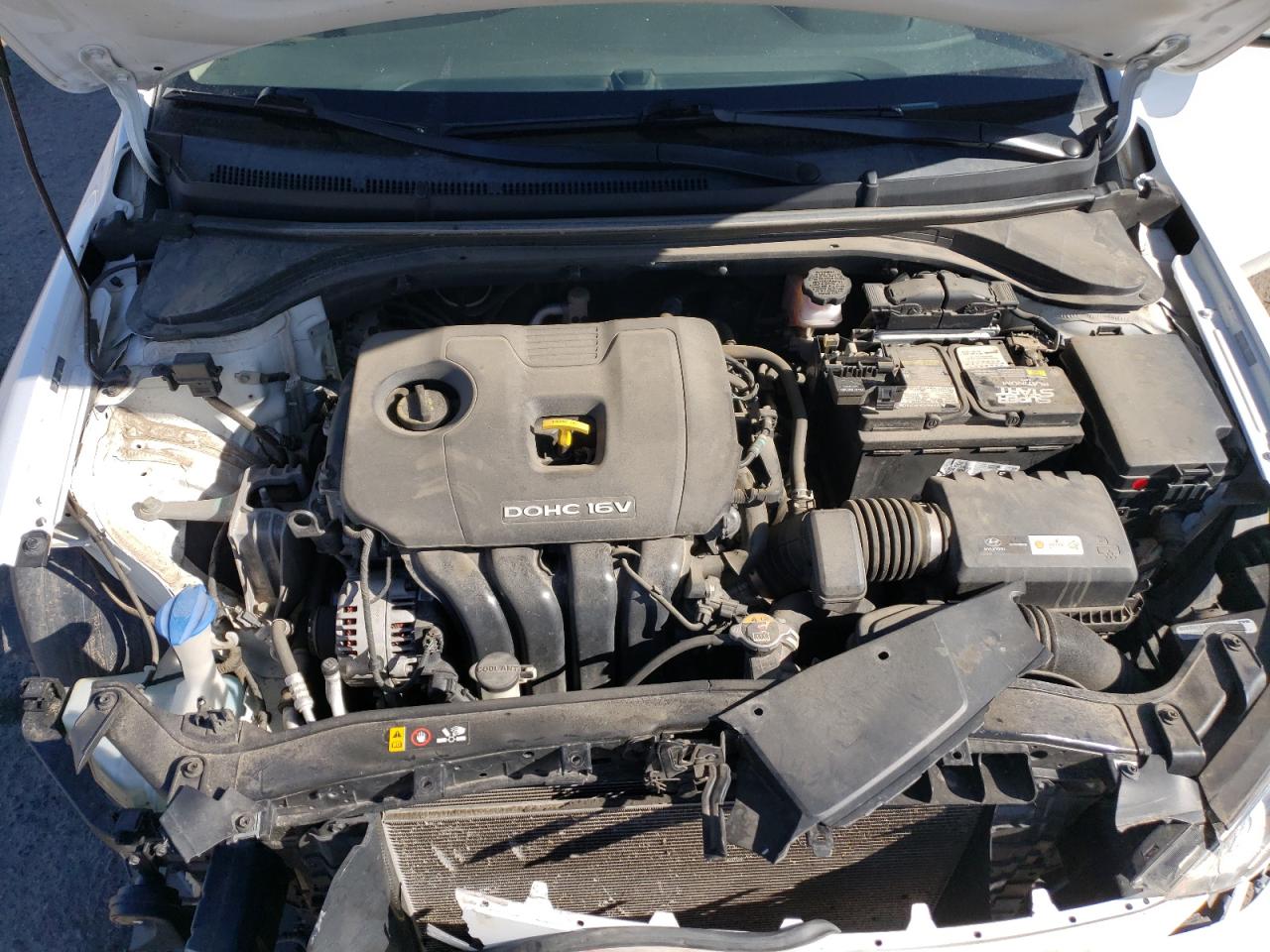 2017 Hyundai Elantra - Image 13