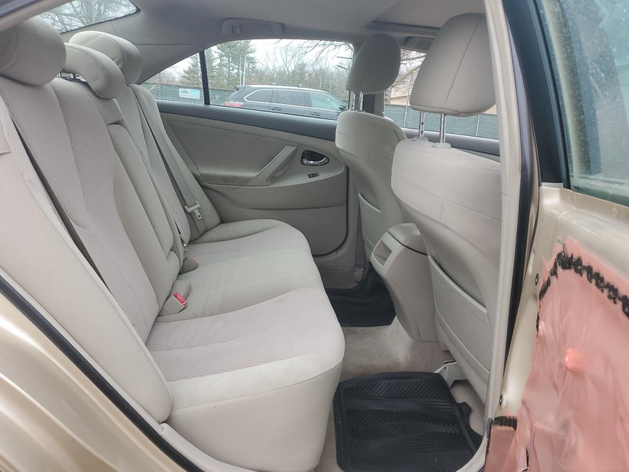 2011 Toyota Camry - Image 10