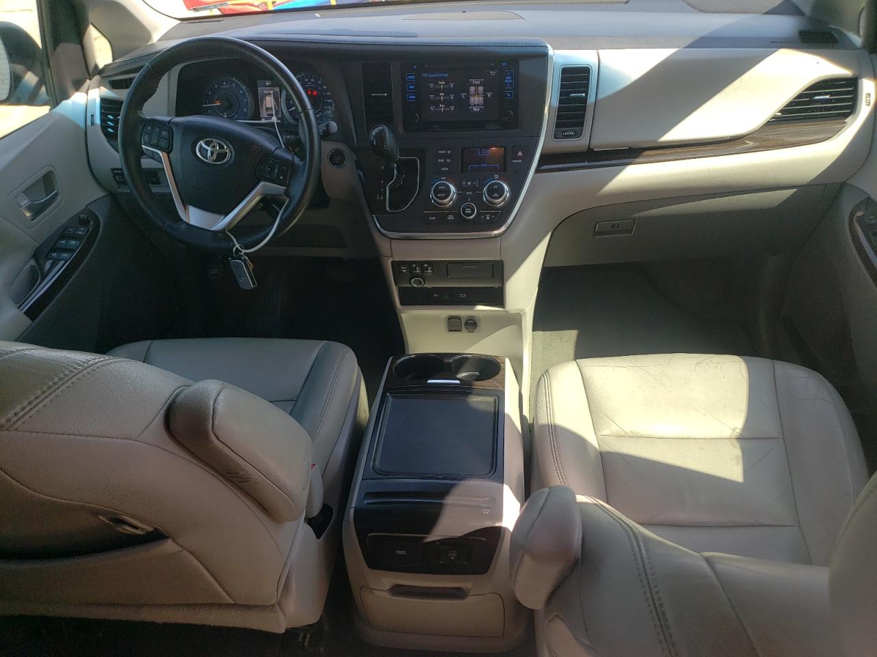 2015 Toyota Sienna - Image 8
