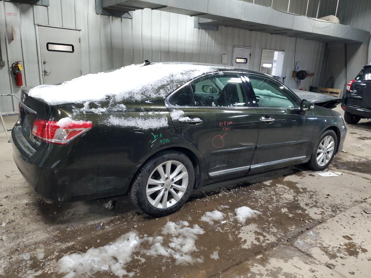 2010 Lexus ES - Image 3