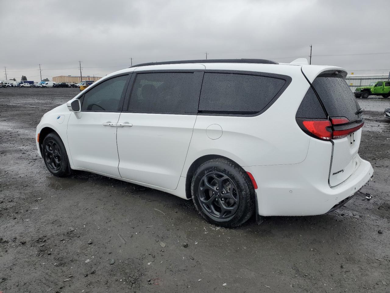 2021 Chrysler Pacifica - Image 2