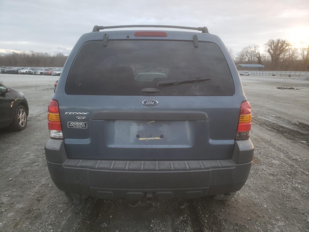 2005 Ford Escape - Image 6