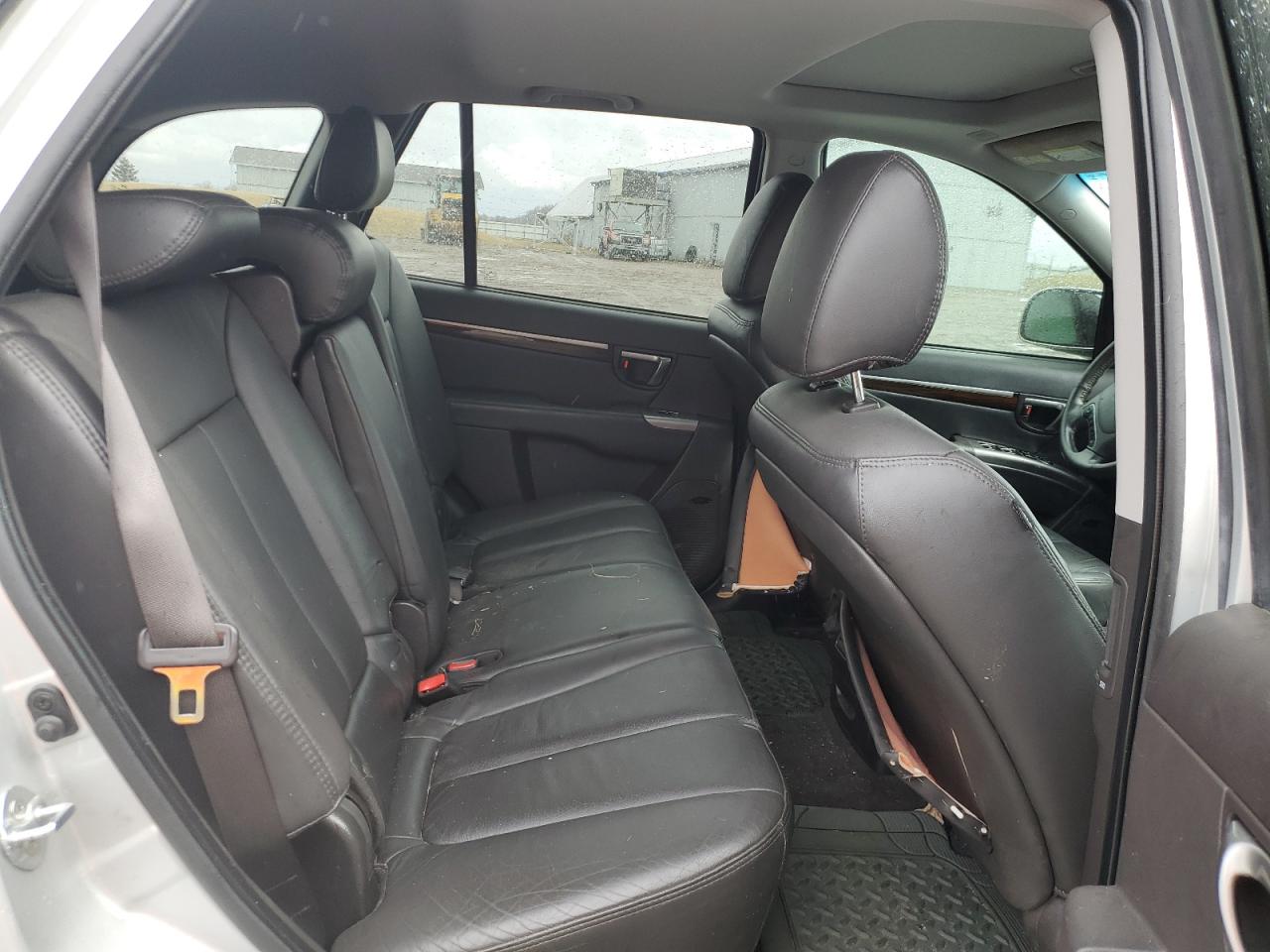 2012 Hyundai Santa Fe - Image 11