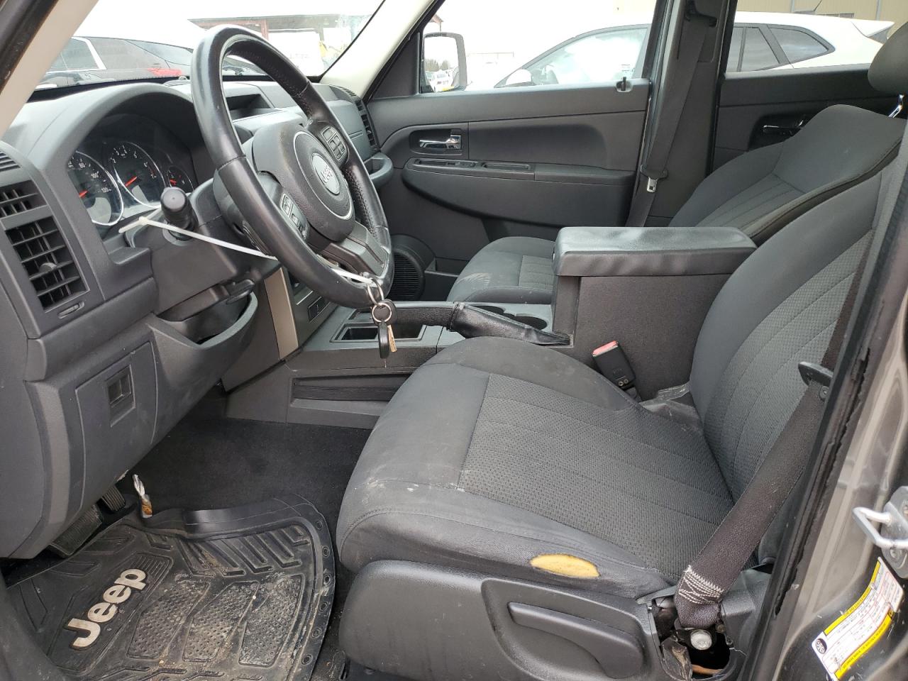 2012 Jeep Liberty (North America) - Image 7