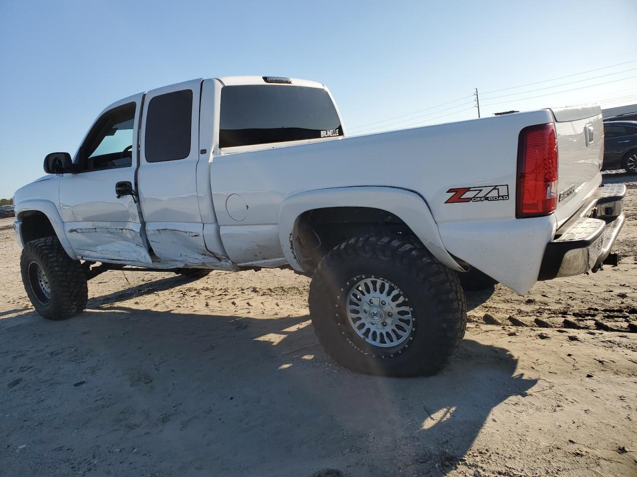 2004 GMC Sierra - Image 2