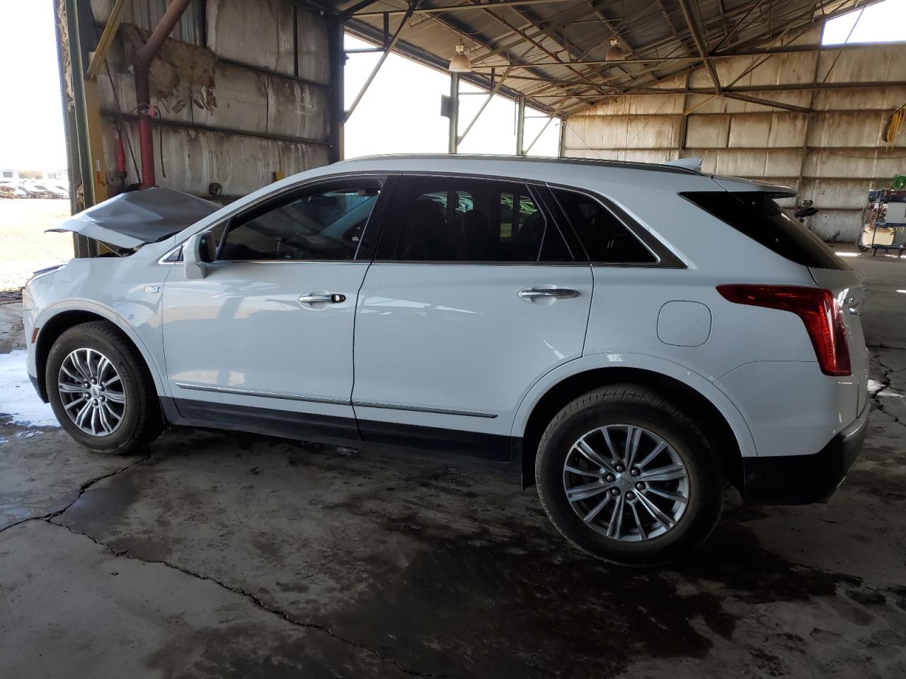 2017 Cadillac XT5 - Image 2