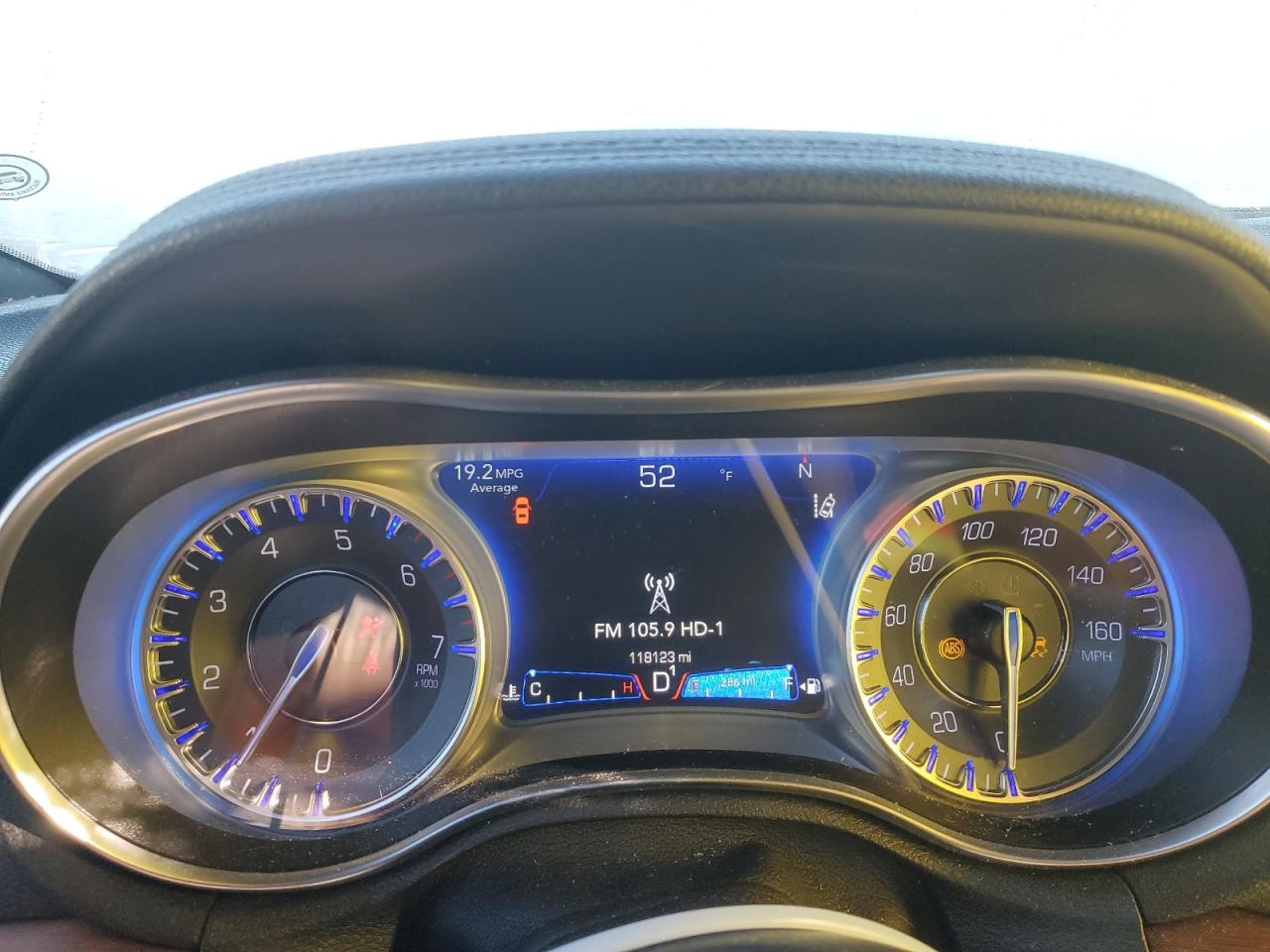 2018 Chrysler 300 - Image 9