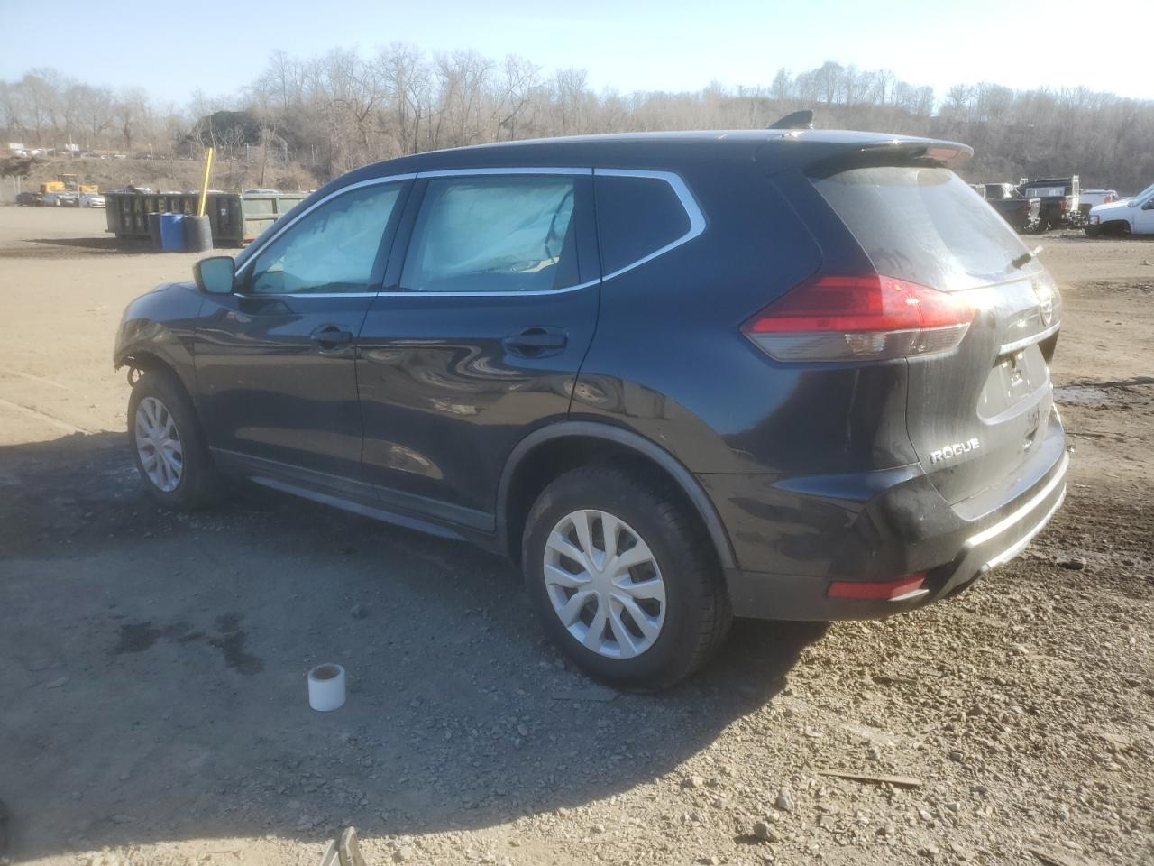 2017 Nissan Rogue - Image 2