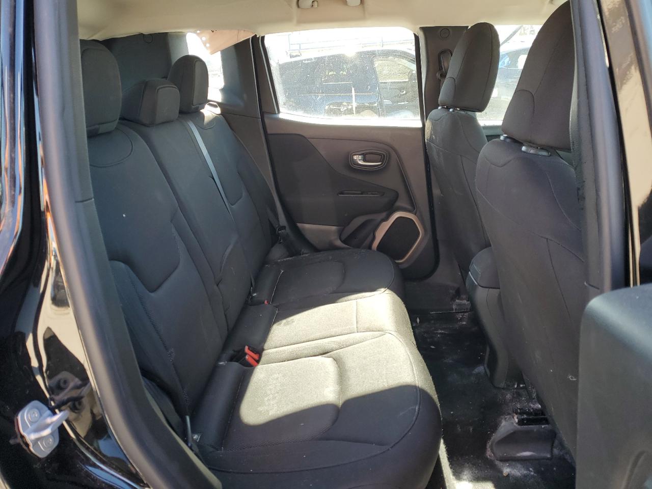 2017 Jeep Renegade - Image 10