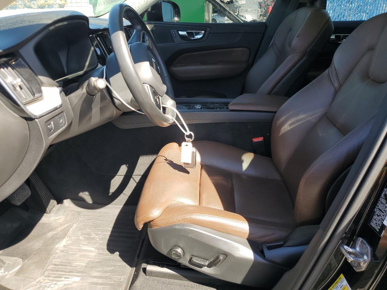 2018 Volvo XC60 - Image 7