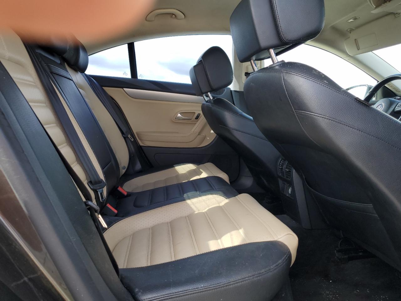 2013 Volkswagen Passat CC - Image 10