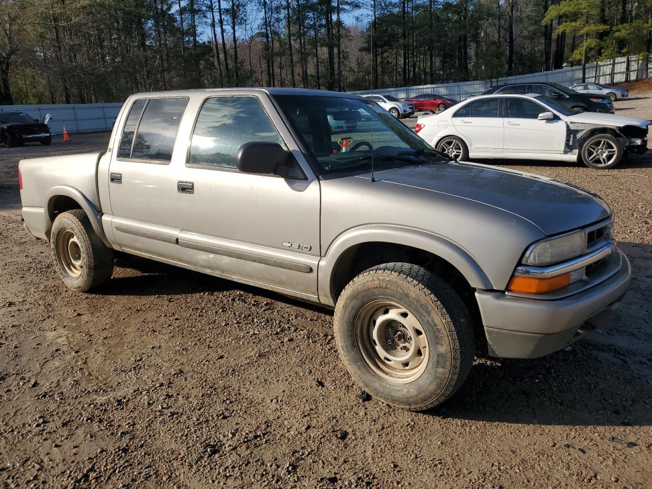 2003 Chevrolet S-10 Pickup - Image 4