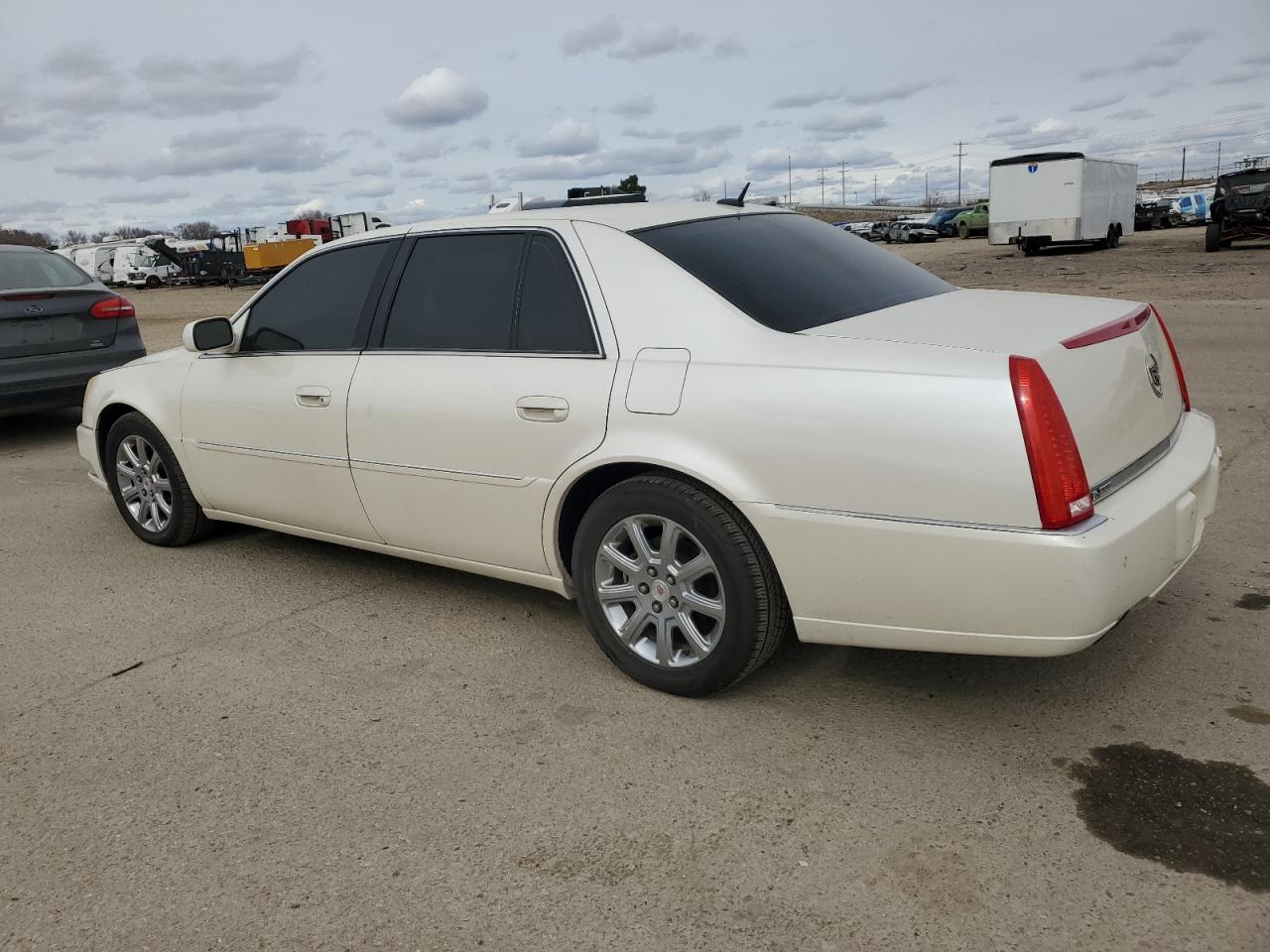 2008 Cadillac DTS - Image 2
