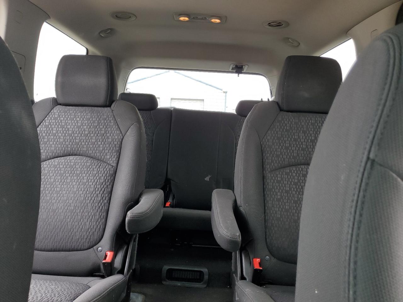 2011 GMC Acadia - Image 10