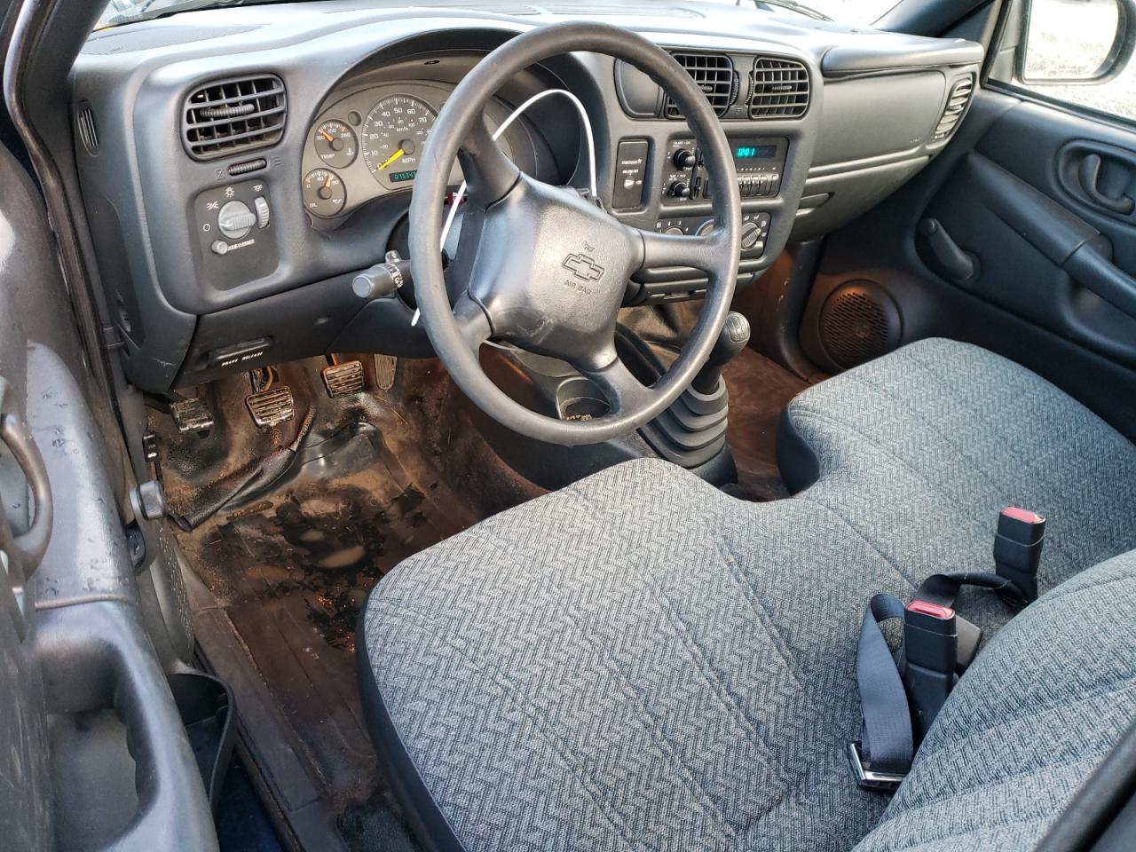 2000 Chevrolet S-10 Pickup - Image 8