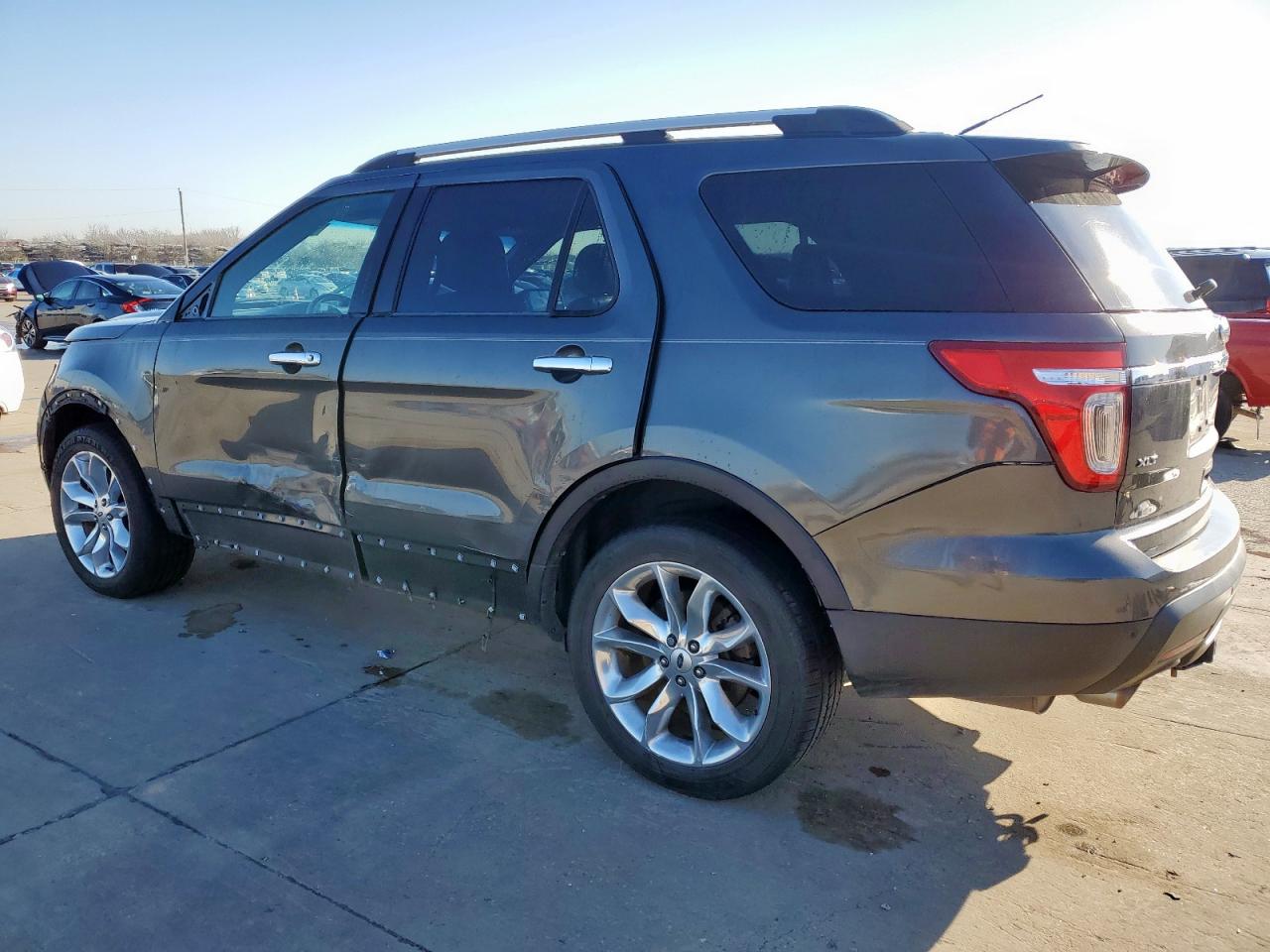 2015 Ford Explorer - Image 2