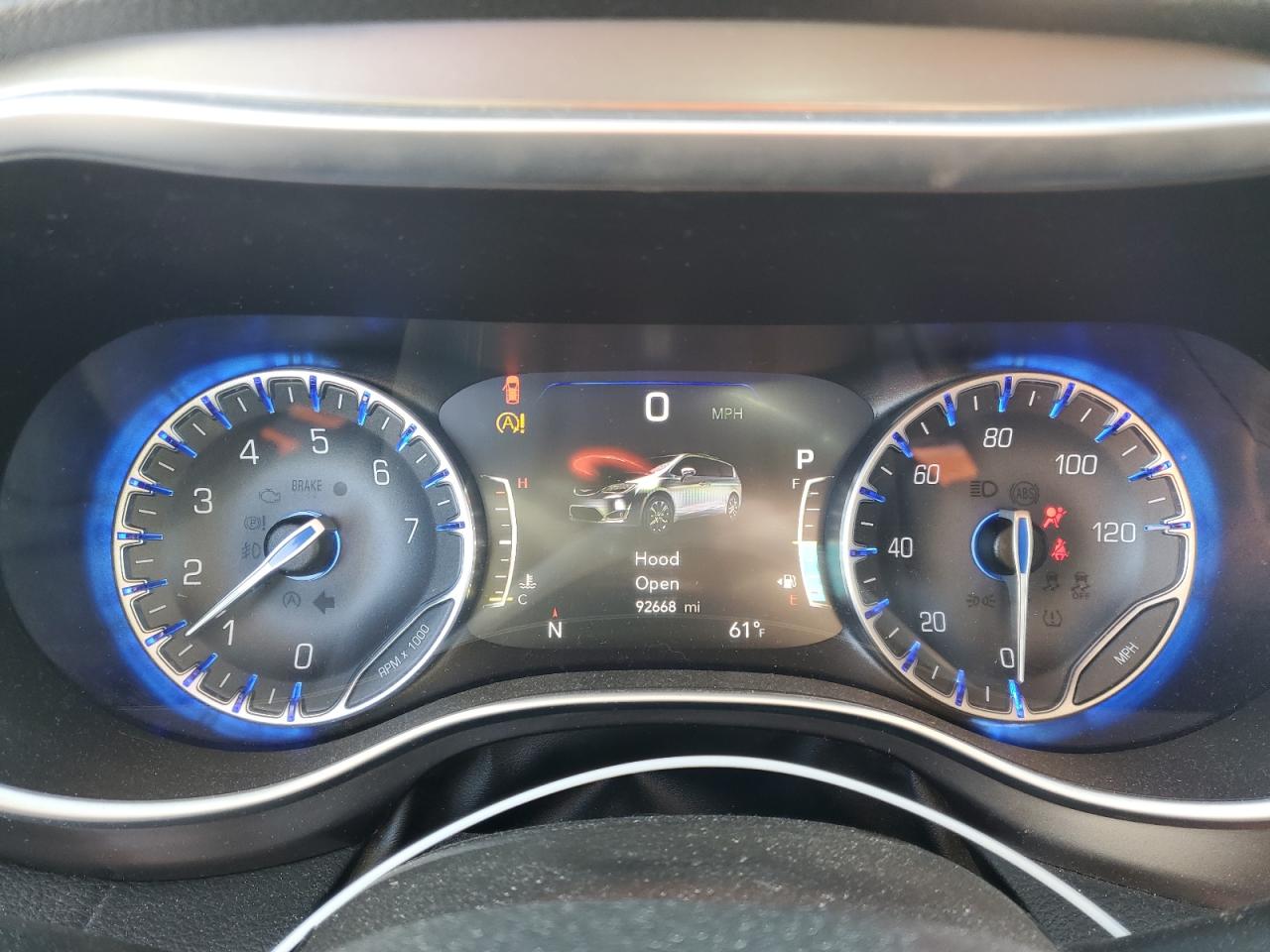 2018 Chrysler Pacifica - Image 9