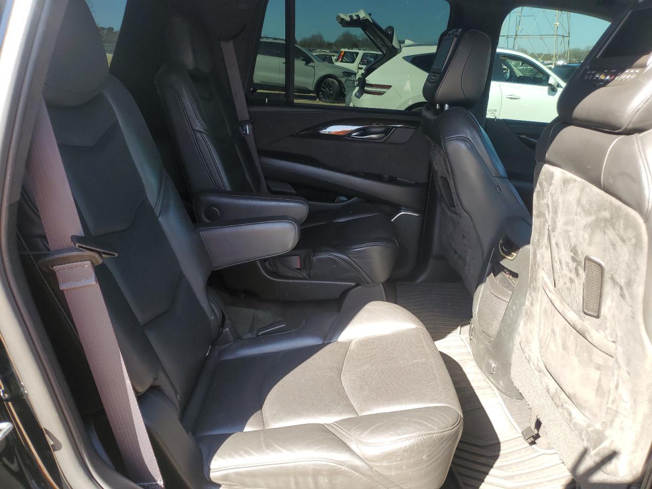 2016 Cadillac Escalade - Image 11