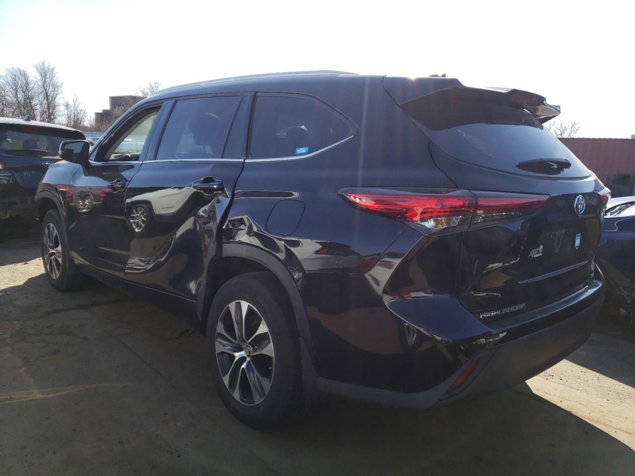 2022 Toyota Highlander - Image 2