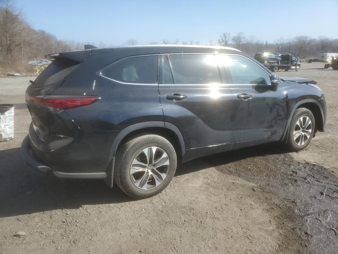 2021 Toyota Highlander - Image 3