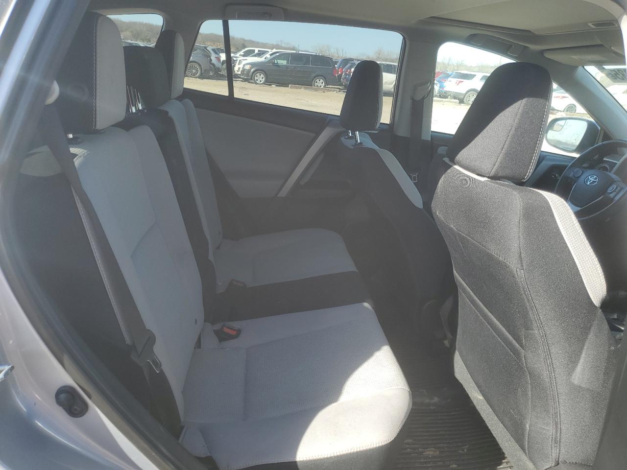 2016 Toyota RAV 4 - Image 11